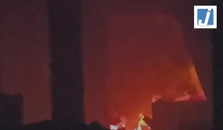 इलेक्ट्रॉनिक्स शोरूम-गोदाम में भीषण आग, 22 लाख नकदी सहित 2 करोड़ का सामान जलकर खाक इलेक्ट्रॉनिक्स शोरूम-गोदाम में भीषण आग, 22 लाख नकदी सहित 2 करोड़ का सामान जलकर खाक
