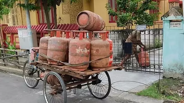 राज्य में बिजली सप्लाई स्थिर है, चिंता की कोई बात नहीं: PIB, OMC ने साफ किया राज्य में बिजली सप्लाई स्थिर है, चिंता की कोई बात नहीं: PIB, OMC ने साफ किया