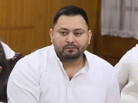 बिहार विधानसभा में तेजस्वी यादव ने कहा- एलेक्टेड सीएम को सेलेक्टेड सीएम ने हटा दिया बिहार विधानसभा में तेजस्वी यादव ने कहा- एलेक्टेड सीएम को सेलेक्टेड सीएम ने हटा दिया