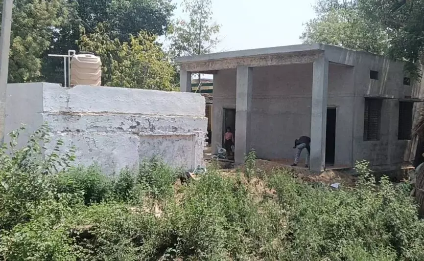 Farrukhabad: 6 महीने से बाउंड्रीवॉल गायब, स्कूल प्रशासन पर सवाल Farrukhabad: 6 महीने से बाउंड्रीवॉल गायब, स्कूल प्रशासन पर सवाल