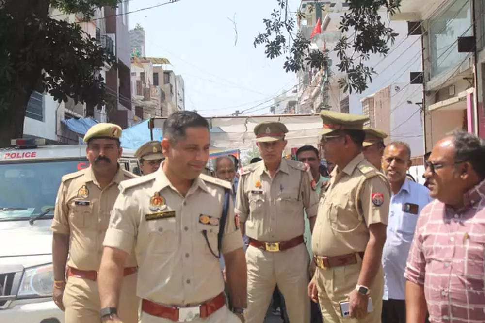 Meerut: सेंट्रल मार्केट विवाद में धरना तेज, प्रशासन सक्रिय Meerut: सेंट्रल मार्केट विवाद में धरना तेज, प्रशासन सक्रिय