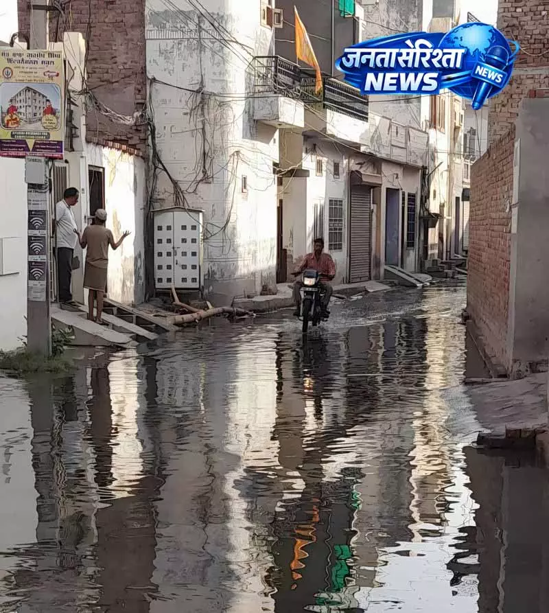 Muktsar की सड़क पर पानी भरा, बारिश न होने के बावजूद सीवेज का मामला Muktsar की सड़क पर पानी भरा, बारिश न होने के बावजूद सीवेज का मामला