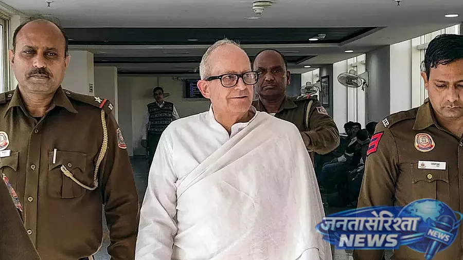 AgustaWestland case : क्रिश्चियन मिशेल की रिहाई याचिका दूसरी बेंच को भेजी गई AgustaWestland case : क्रिश्चियन मिशेल की रिहाई याचिका दूसरी बेंच को भेजी गई