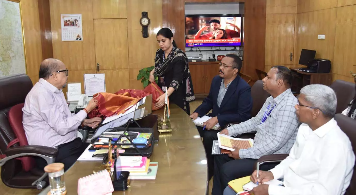 राज्यपाल डेका ने कोसा वस्त्रों के नवाचार और बुनकरों के आर्थिक सशक्तिकरण पर दिया जोर राज्यपाल डेका ने कोसा वस्त्रों के नवाचार और बुनकरों के आर्थिक सशक्तिकरण पर दिया जोर