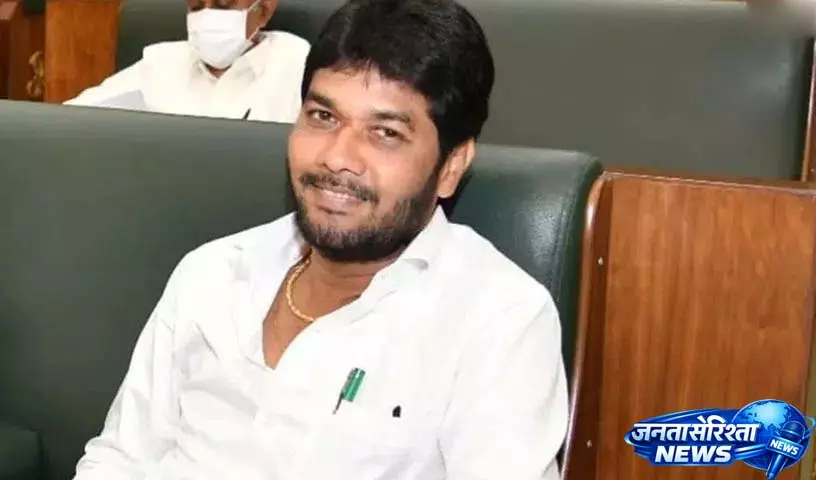ड्राइवर मर्डर केस में गवाहों को धमकाने के आरोप में YCP MLC अनंतबाबू गिरफ्तार ड्राइवर मर्डर केस में गवाहों को धमकाने के आरोप में YCP MLC अनंतबाबू गिरफ्तार