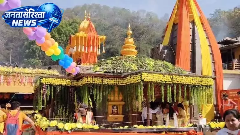 मां बगलामुखी देवी की जयंती पर उमड़ा आस्था का सैलाब मां बगलामुखी देवी की जयंती पर उमड़ा आस्था का सैलाब