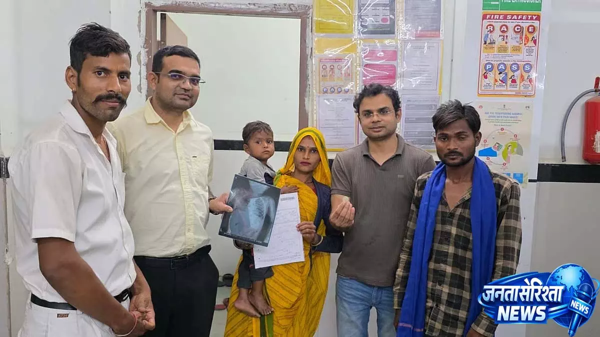 Chhatarpur: डॉक्टर ने नॉन-सर्जिकल तकनीक का इस्तेमाल करके 3 साल के बच्चे की जान बचाई Chhatarpur: डॉक्टर ने नॉन-सर्जिकल तकनीक का इस्तेमाल करके 3 साल के बच्चे की जान बचाई