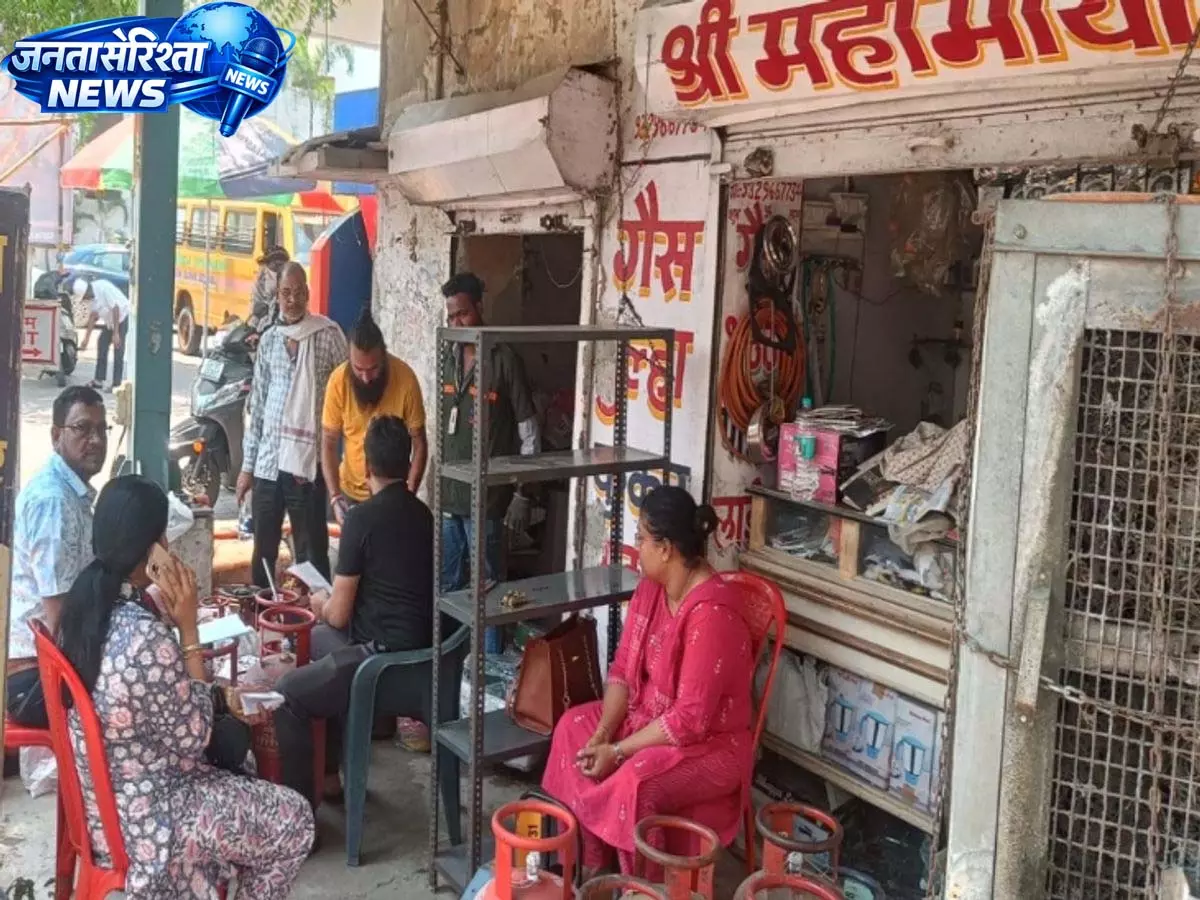 CG: LPG सिलेंडरों की ब्लैक मार्केटिंग पर बड़ी कार्रवाई, 54 सिलेंडर जब्त CG: LPG सिलेंडरों की ब्लैक मार्केटिंग पर बड़ी कार्रवाई, 54 सिलेंडर जब्त