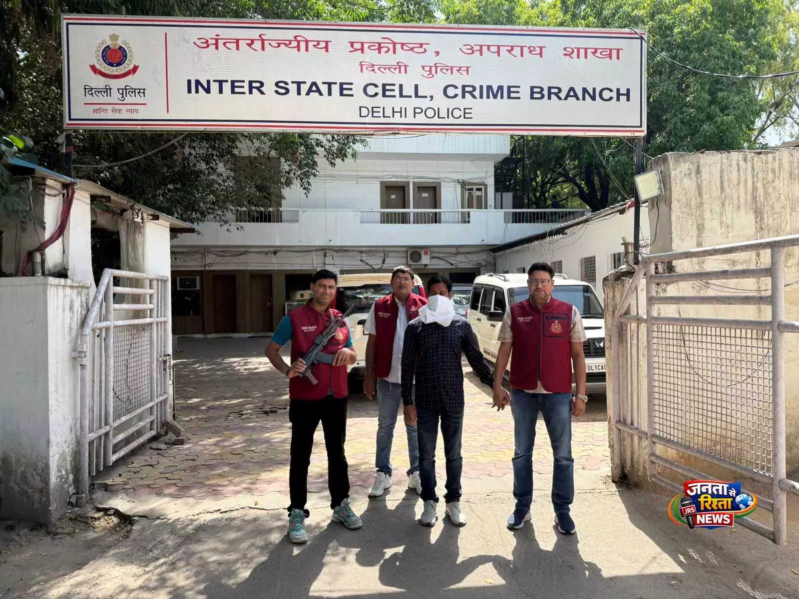 दिल्ली क्राइम ब्रांच ने Gurugram ब्लैकमेल-एक्सटॉर्शन केस में वॉन्टेड आरोपी को किया गिरफ्तार दिल्ली क्राइम ब्रांच ने Gurugram ब्लैकमेल-एक्सटॉर्शन केस में वॉन्टेड आरोपी को किया गिरफ्तार