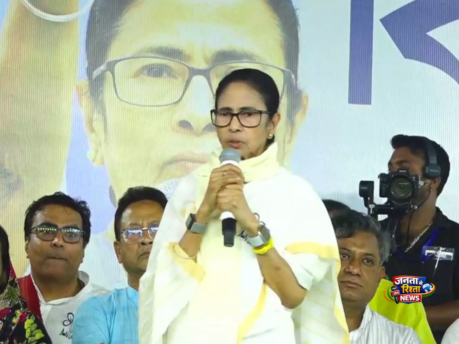 पश्चिम बंगाल की CM ममता बनर्जी ने कहा, वे झाल मुरी का वादा करते हैं, मैं भेलपुरी परोसूंगी पश्चिम बंगाल की CM ममता बनर्जी ने कहा, वे झाल मुरी का वादा करते हैं, मैं भेलपुरी परोसूंगी