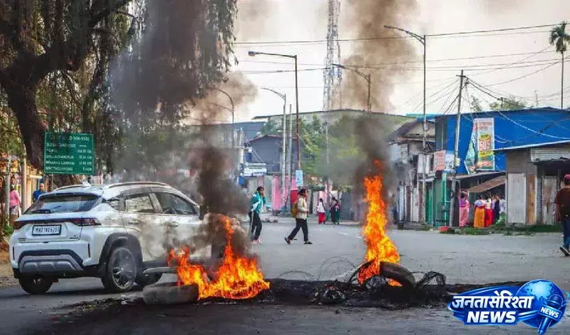 Manipur: उखरुल में कुकी और नागा जनजातियों के बीच झड़प में तीन लोगों की मौत Manipur: उखरुल में कुकी और नागा जनजातियों के बीच झड़प में तीन लोगों की मौत