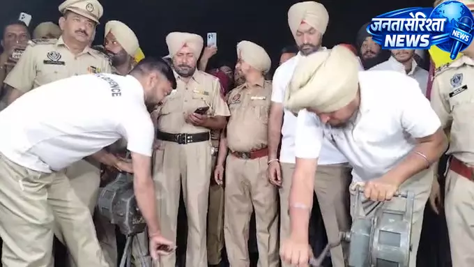 बड़े पैमाने पर मॉक ड्रिल, अमृतसर में ब्लैकआउट एक्सरसाइज; लोगों से सतर्क रहने की अपील बड़े पैमाने पर मॉक ड्रिल, अमृतसर में ब्लैकआउट एक्सरसाइज; लोगों से सतर्क रहने की अपील