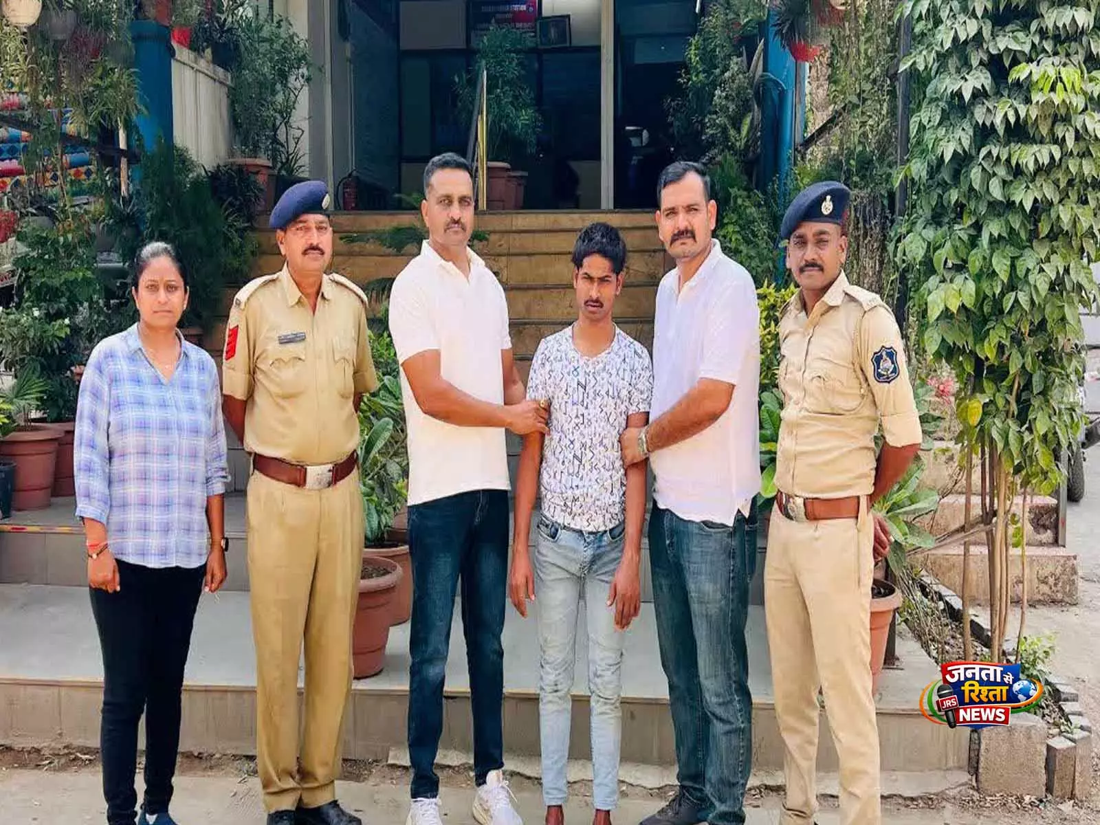 Surat में 3 साल की बच्ची से दुर्व्यवहार का मामला, आरोपी गिरफ्तार Surat में 3 साल की बच्ची से दुर्व्यवहार का मामला, आरोपी गिरफ्तार