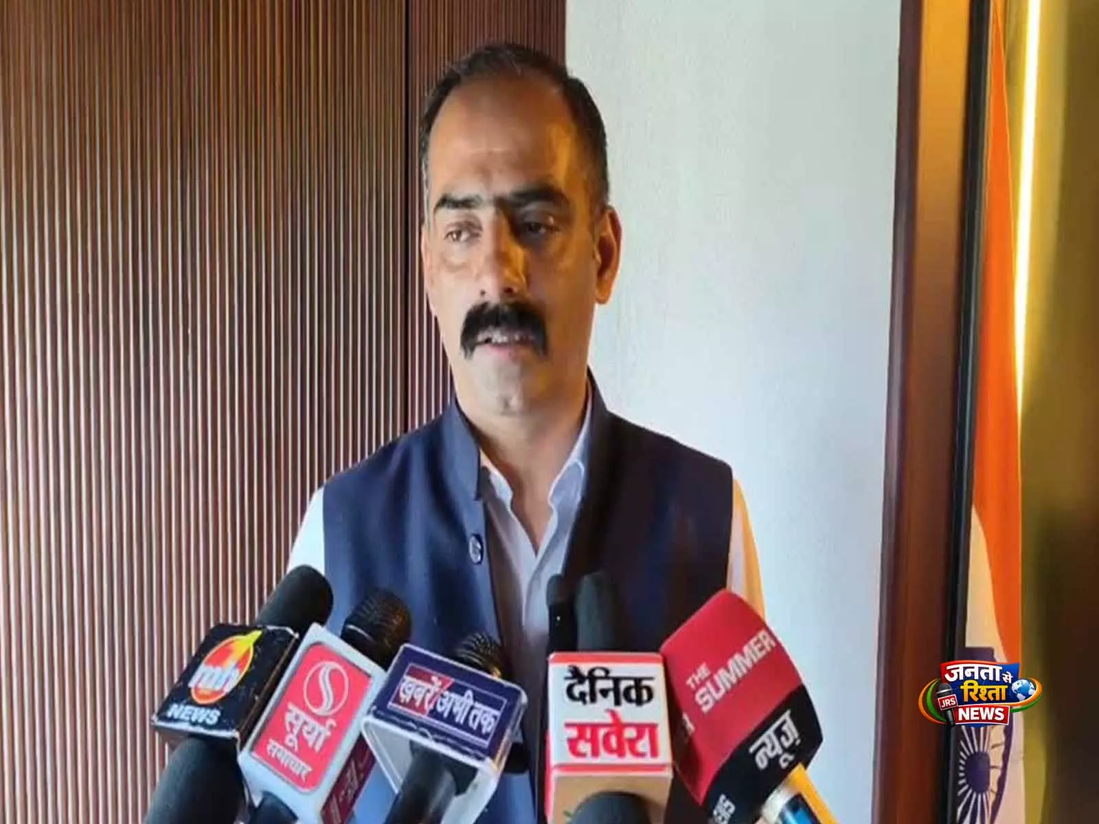 शिमला में राजनीतिक बयानबाजी तेज, अनिरुद्ध सिंह ने केंद्र और BJP पर साधा निशाना शिमला में राजनीतिक बयानबाजी तेज, अनिरुद्ध सिंह ने केंद्र और BJP पर साधा निशाना