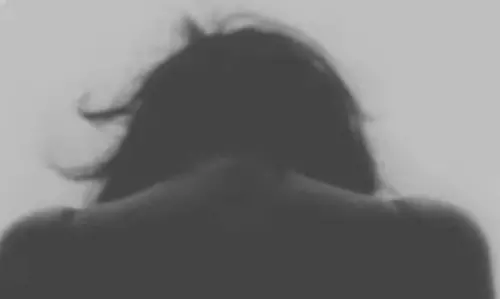 मेड 16 घंटे कर रही काम, इस शोषण से निकालने सोशल मीडिया में लगाई गुहार मेड 16 घंटे कर रही काम, इस शोषण से निकालने सोशल मीडिया में लगाई गुहार