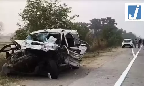 दिल दहला देने वाला सड़क हादसा सामने आया, 5 की मौत दिल दहला देने वाला सड़क हादसा सामने आया, 5 की मौत