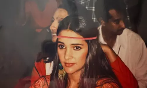 तारा शर्मा ने जीनत अमान से प्रेरित पेज 3 की एक पुरानी तस्वीर साझा की तारा शर्मा ने जीनत अमान से प्रेरित पेज 3 की एक पुरानी तस्वीर साझा की