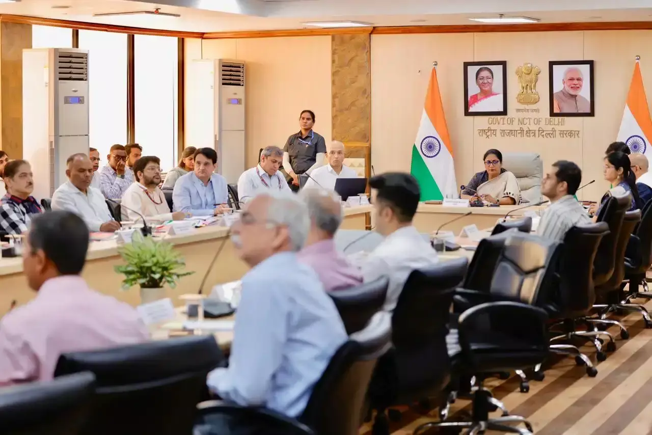 New Delhi: गर्मी से निपटने की तैयारियों पर मुख्यमंत्री रेखा गुप्ता की बैठक New Delhi: गर्मी से निपटने की तैयारियों पर मुख्यमंत्री रेखा गुप्ता की बैठक