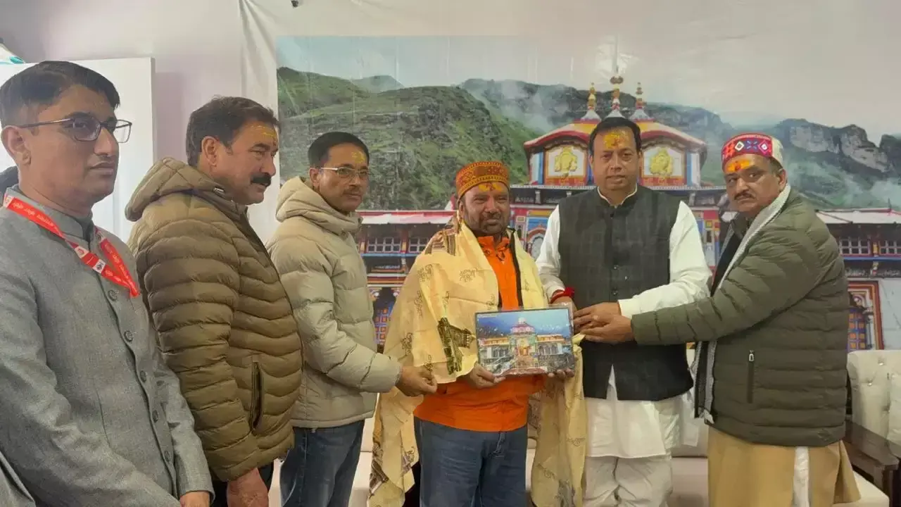 Una: बद्रीनाथ धाम को 1 करोड़ 1 लाख की भेंट