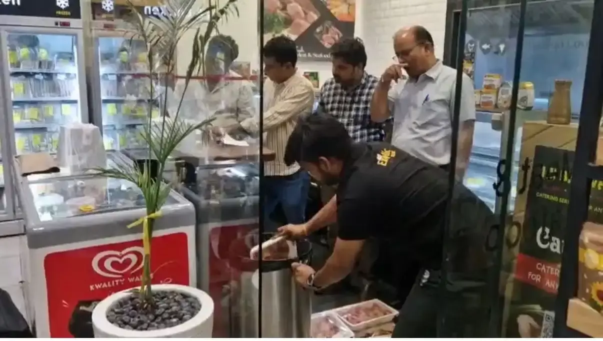 Jaipur: राजापार्क के एग्जॉटिक मार्ट पर खाद्य विभाग का छापा Jaipur: राजापार्क के एग्जॉटिक मार्ट पर खाद्य विभाग का छापा
