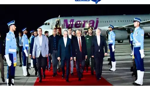 Pakistan में ईरान के विदेश मंत्री अराघची का गर्मजोशी से स्वागत किया