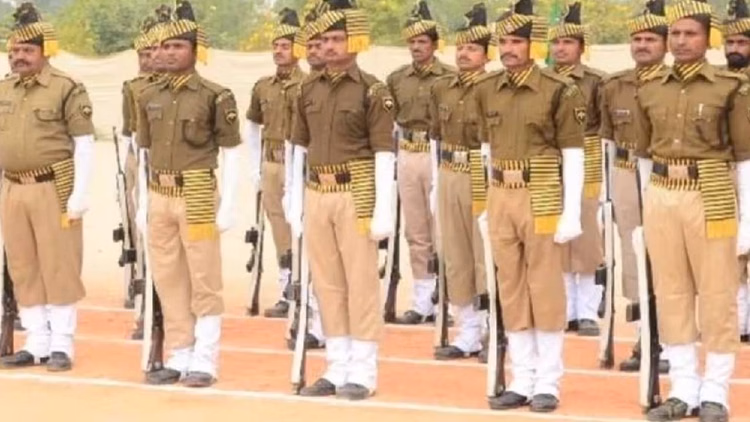 Lucknow: होमगार्ड भर्ती परीक्षा शुरू, 25 लाख अभ्यर्थी शामिल Lucknow: होमगार्ड भर्ती परीक्षा शुरू, 25 लाख अभ्यर्थी शामिल
