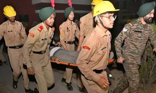 Ludhiana: अचानक ब्लैकआउट में सुरक्षित निकाले गए 30 लोग Ludhiana: अचानक ब्लैकआउट में सुरक्षित निकाले गए 30 लोग