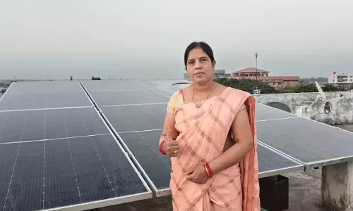 सोलर पैनल अपनाकर देवश्री साहू बनीं आत्मनिर्भर, बिजली बिल से मिली पूर्ण मुक्ति सोलर पैनल अपनाकर देवश्री साहू बनीं आत्मनिर्भर, बिजली बिल से मिली पूर्ण मुक्ति