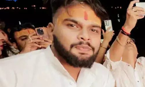 कार के सामने मवेशी आने से बैंक कर्मचारी की मौत कार के सामने मवेशी आने से बैंक कर्मचारी की मौत