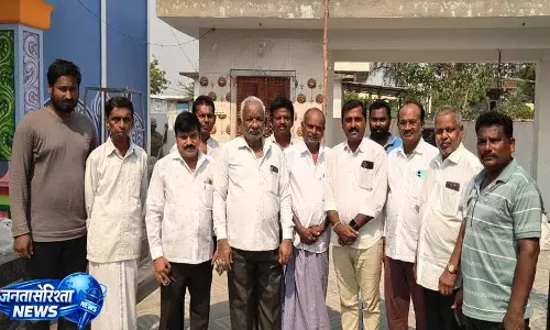 Tekulapalli के सरपंच बोडा बालू ने मंदिर के विकास के लिए दान दिया