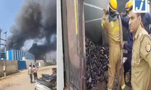 केमिकल फैक्ट्री में भीषण आग, कड़ी मशक्कत के बाद पाया गया काबू केमिकल फैक्ट्री में भीषण आग, कड़ी मशक्कत के बाद पाया गया काबू