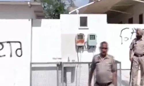 हरभजन सिंह के घर की दीवार पर लिखा ‘गद्दार’ , वीडियो में क्या आया नजर? हरभजन सिंह के घर की दीवार पर लिखा ‘गद्दार’ , वीडियो में क्या आया नजर?