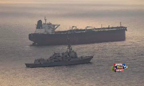 US के गाइडेड-मिसाइल डिस्ट्रॉयर USS राफेल पेराल्टा ने ईरानी झंडे वाले जहाज़ को रोका: CENTCOM US के गाइडेड-मिसाइल डिस्ट्रॉयर USS राफेल पेराल्टा ने ईरानी झंडे वाले जहाज़ को रोका: CENTCOM