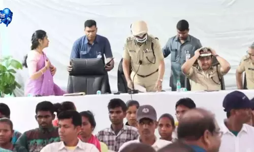 नक्सली नेता समेत 47 ने किया सरेंडर
