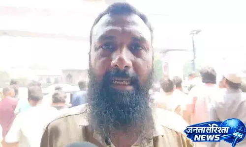 Hyderabad ऑटो ड्राइवरों ने ज़िला वाहनों और मुफ़्त बस योजना के असर को लेकर विरोध प्रदर्शन किया
