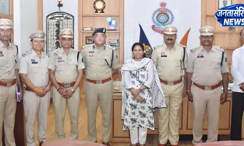 दुर्ग में पुलिस पदोन्नति समारोह, अधिकारियों को लगाए गए स्टार दुर्ग में पुलिस पदोन्नति समारोह, अधिकारियों को लगाए गए स्टार