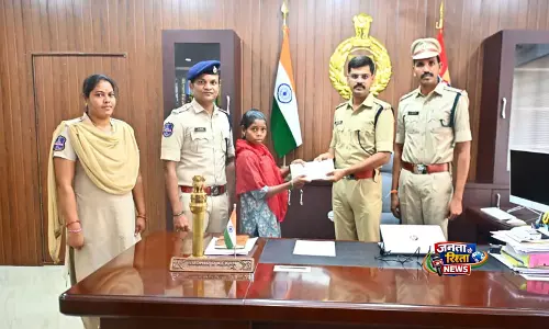 मुलुगु में CPI माओवादी सदस्य का आत्मसमर्पण, पुलिस की मौजूदगी में मुख्यधारा में वापसी मुलुगु में CPI माओवादी सदस्य का आत्मसमर्पण, पुलिस की मौजूदगी में मुख्यधारा में वापसी