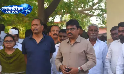 Prakasam कलेक्टर का चंद्रपालेम गांव दौरा, बुनियादी सुविधाओं को मजबूत करने के निर्देश Prakasam कलेक्टर का चंद्रपालेम गांव दौरा, बुनियादी सुविधाओं को मजबूत करने के निर्देश
