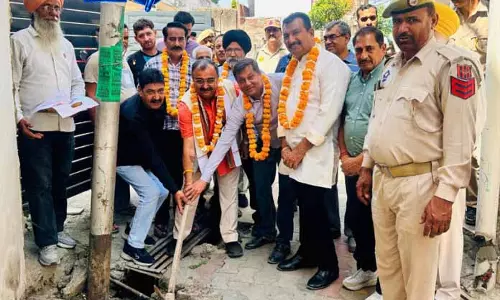 Vikram Randhawa ने शहर में जल निकासी सुधार कार्यों की शुरुआत की Vikram Randhawa ने शहर में जल निकासी सुधार कार्यों की शुरुआत की