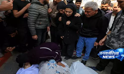 Gaza में हमलों के बाद 13 लोगों की मौत, परिवारों में शोक Gaza में हमलों के बाद 13 लोगों की मौत, परिवारों में शोक