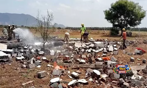 Tamil Nadu: थेनी में पटाखा फैक्ट्री में धमाके से दो लोगों की मौत Tamil Nadu: थेनी में पटाखा फैक्ट्री में धमाके से दो लोगों की मौत