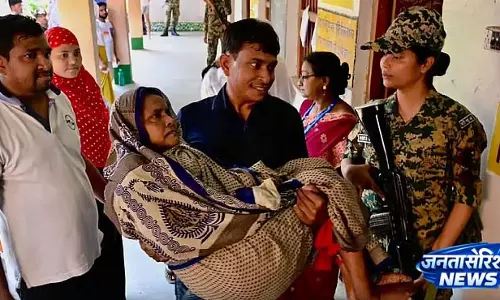 पहले राउंड में 93.19% वोटिंग हुई; क्या दूसरा राउंड Record तोड़ेगा? पहले राउंड में 93.19% वोटिंग हुई; क्या दूसरा राउंड Record तोड़ेगा?