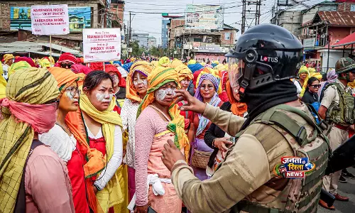 मणिपुर में COCOMI की रैली, सरकार को ज्ञापन सौंपा, मांगें पूरी न होने पर आंदोलन की चेतावनी मणिपुर में COCOMI की रैली, सरकार को ज्ञापन सौंपा, मांगें पूरी न होने पर आंदोलन की चेतावनी