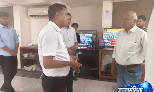 अहमदाबाद डीएम ने लोकल गवर्नमेंट इलेक्शन को लेकर रिसीविंग-डिस्पैचिंग सेंटर्स का दौरा किया अहमदाबाद डीएम ने लोकल गवर्नमेंट इलेक्शन को लेकर रिसीविंग-डिस्पैचिंग सेंटर्स का दौरा किया