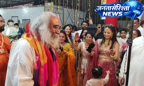 संभल के कल्कि धाम में विवाह समारोह, जगद्गुरु प्रमोद कृष्णम ने नवविवाहित जोड़े को दिया आशीर्वाद