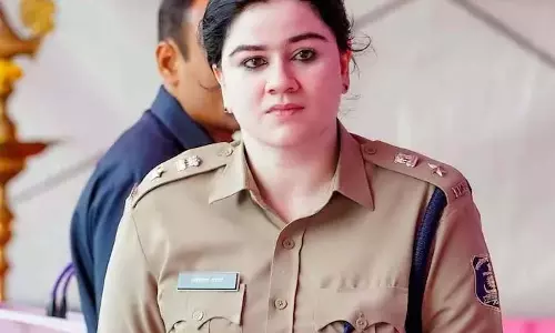 SP अंकिता शर्मा का बड़ा एक्शन, डायल 112 के आरक्षक को किया निलंबित SP अंकिता शर्मा का बड़ा एक्शन, डायल 112 के आरक्षक को किया निलंबित