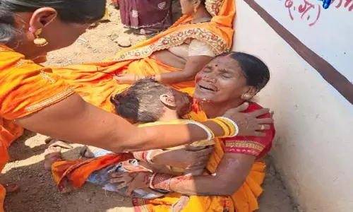 शादी समारोह के दौरान दर्दनाक हादसा, हाईवा की चपेट में आने से 4 वर्षीय बच्चे की मौत शादी समारोह के दौरान दर्दनाक हादसा, हाईवा की चपेट में आने से 4 वर्षीय बच्चे की मौत