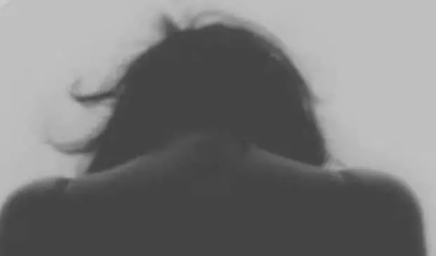 मेड 16 घंटे कर रही काम, इस शोषण से निकालने सोशल मीडिया में लगाई गुहार मेड 16 घंटे कर रही काम, इस शोषण से निकालने सोशल मीडिया में लगाई गुहार
