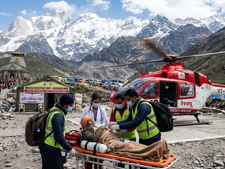 Dehradun: केदारनाथ मार्ग पर 3 दिन में 6733 यात्रियों को इलाज Dehradun: केदारनाथ मार्ग पर 3 दिन में 6733 यात्रियों को इलाज