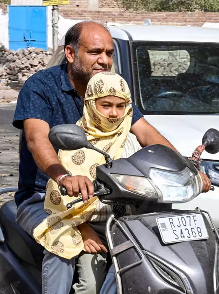 राजस्थान में भीषण गर्मी का प्रकोप, कई जिलों में अगले दो दिन लू का अलर्ट जारी राजस्थान में भीषण गर्मी का प्रकोप, कई जिलों में अगले दो दिन लू का अलर्ट जारी